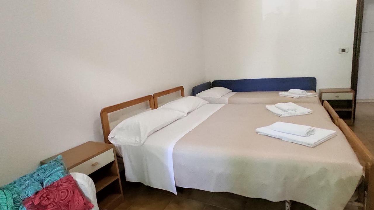 Hotel De Amicis Riccione Esterno foto