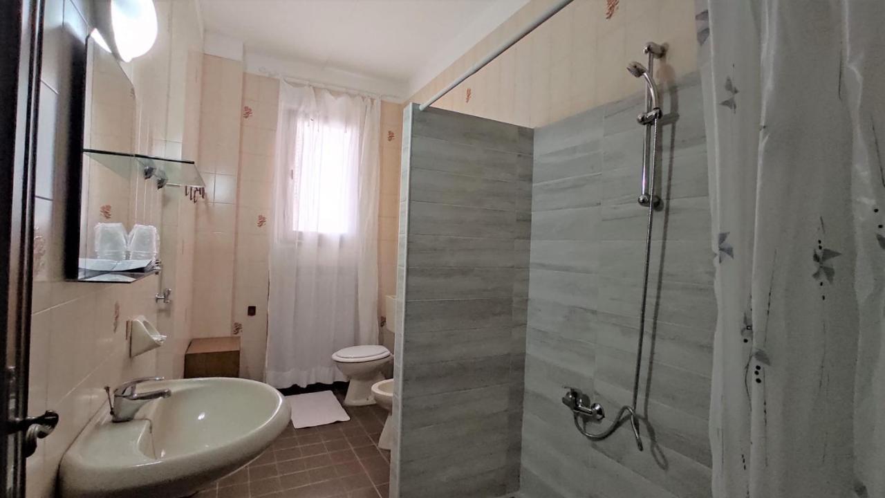 Hotel De Amicis Riccione Esterno foto