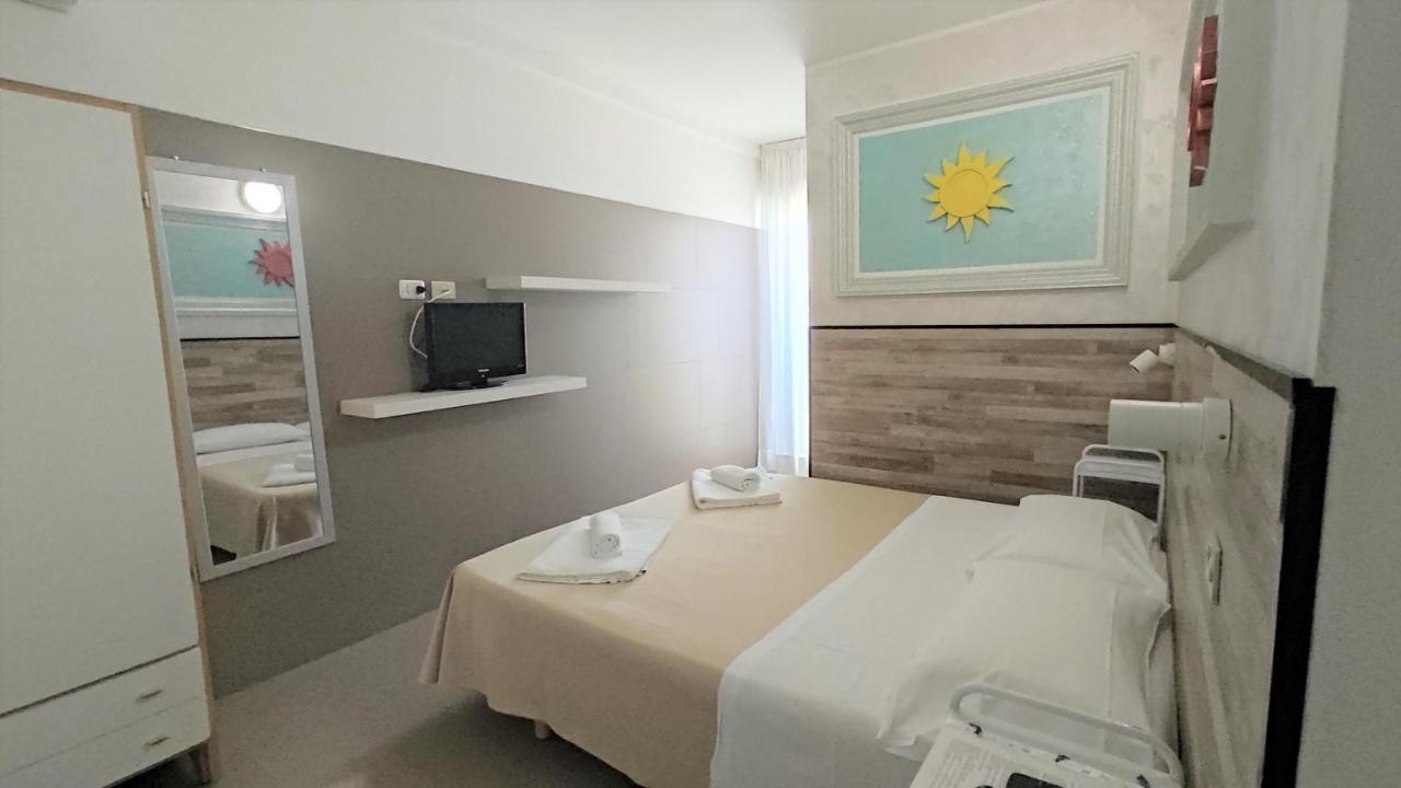 Hotel De Amicis Riccione Esterno foto