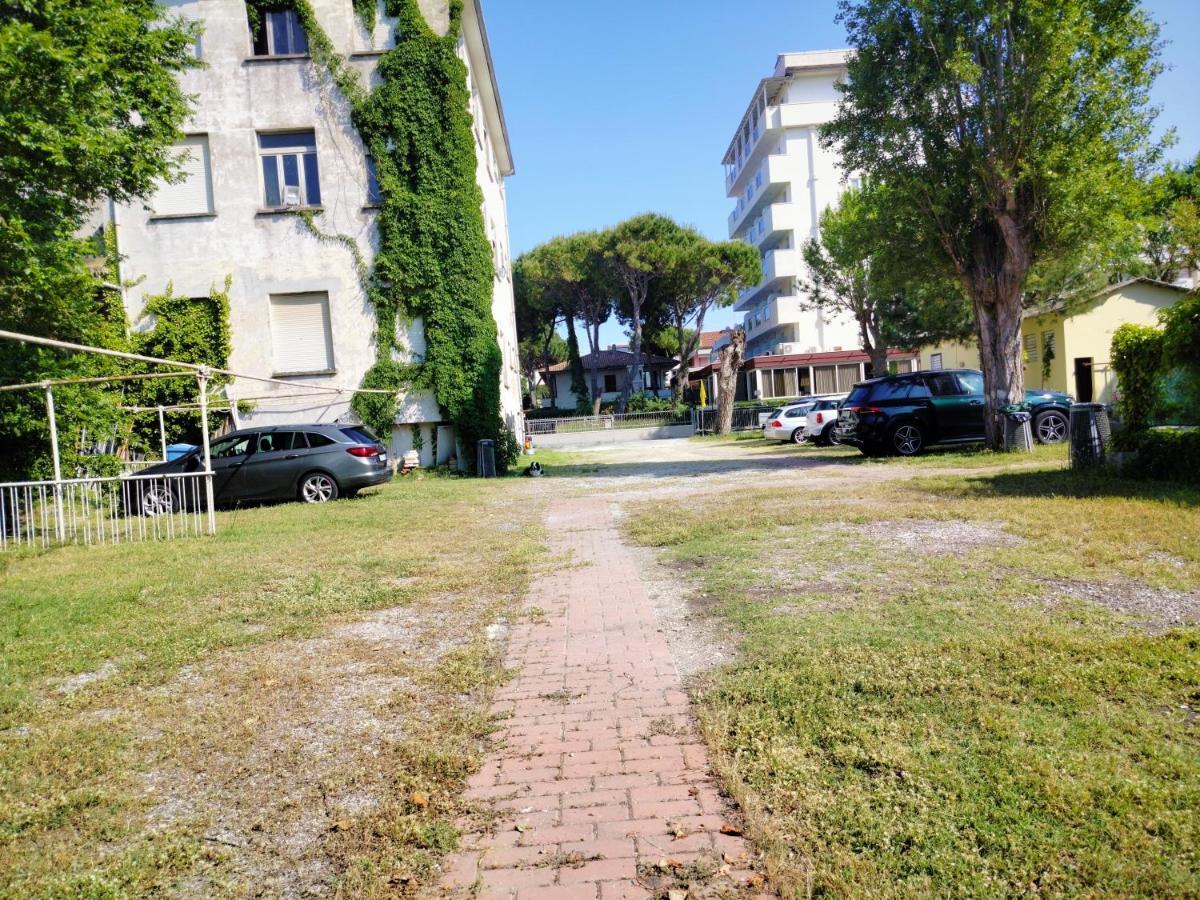 Hotel De Amicis Riccione Esterno foto