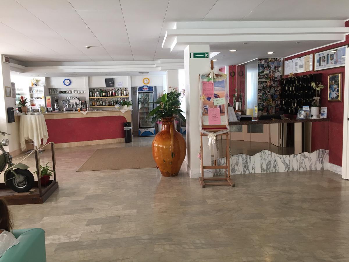 Hotel De Amicis Riccione Esterno foto