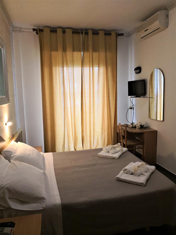 Hotel De Amicis Riccione Esterno foto