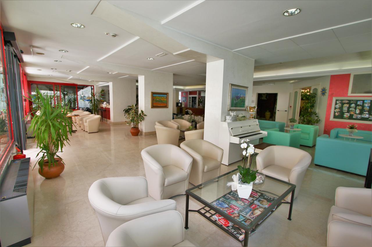 Hotel De Amicis Riccione Esterno foto
