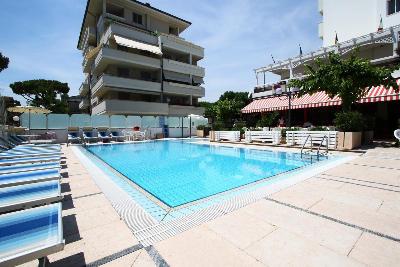Hotel De Amicis Riccione Esterno foto