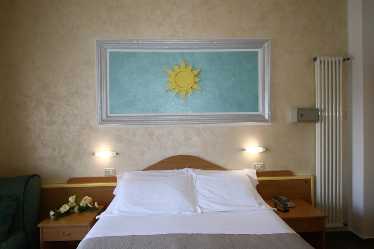 Hotel De Amicis Riccione Esterno foto