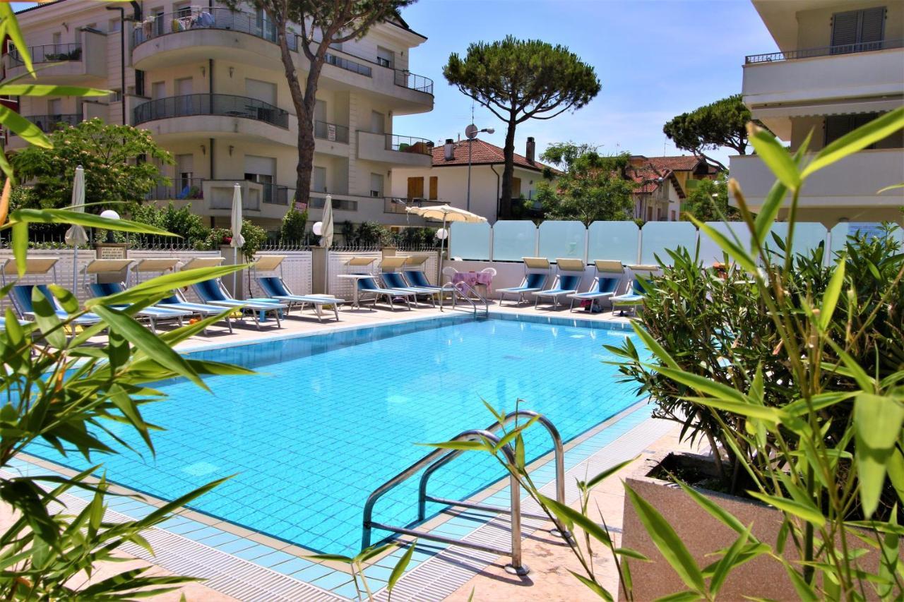 Hotel De Amicis Riccione Esterno foto