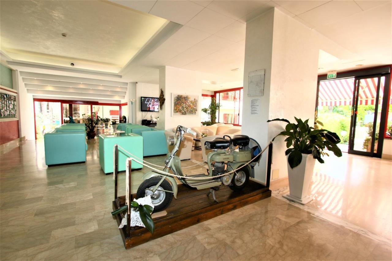 Hotel De Amicis Riccione Esterno foto