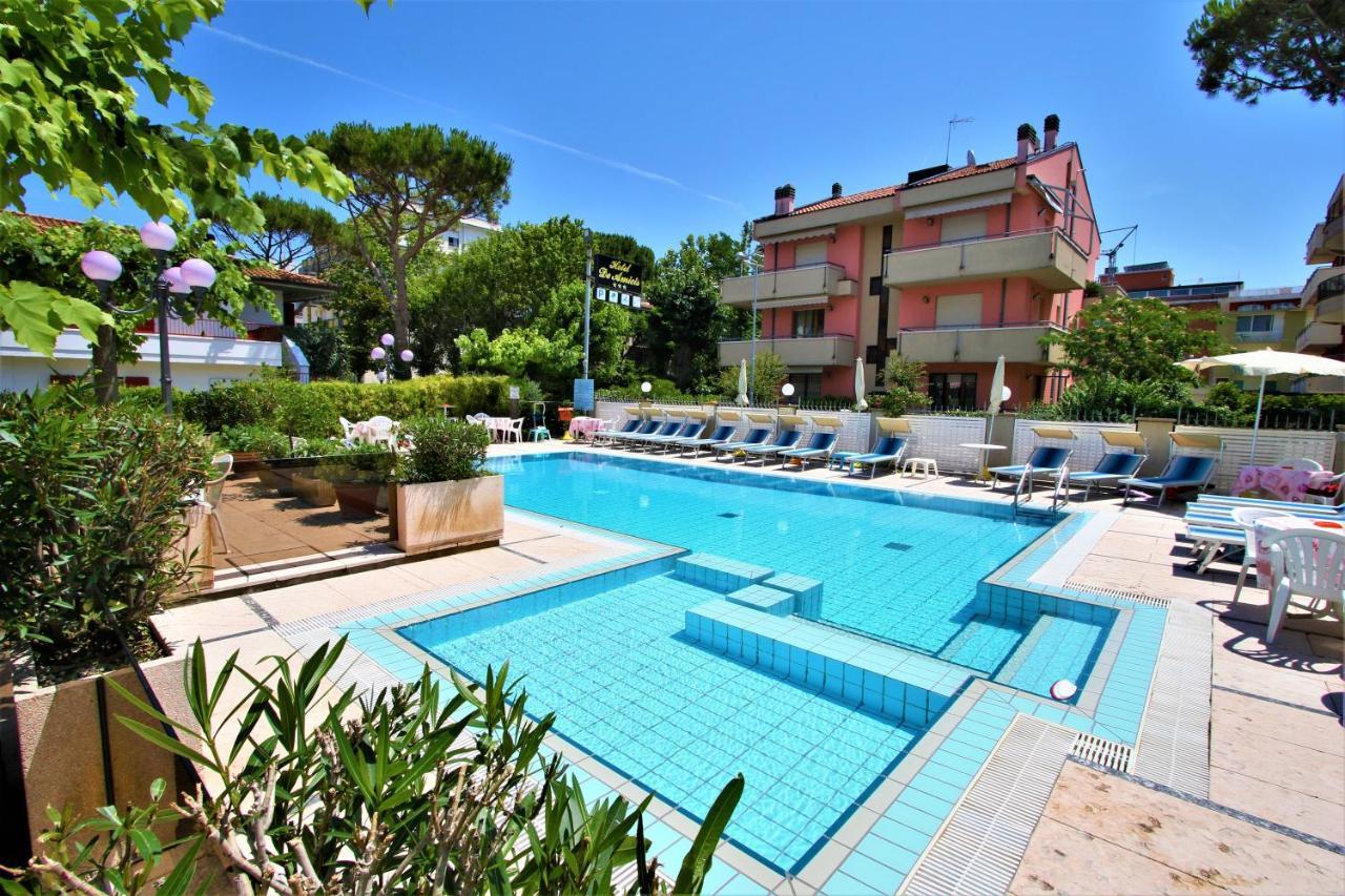 Hotel De Amicis Riccione Esterno foto