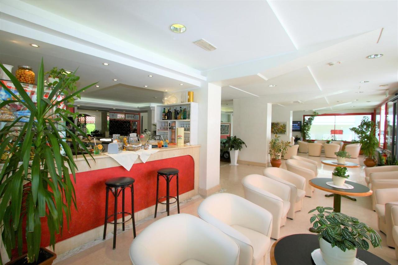 Hotel De Amicis Riccione Esterno foto