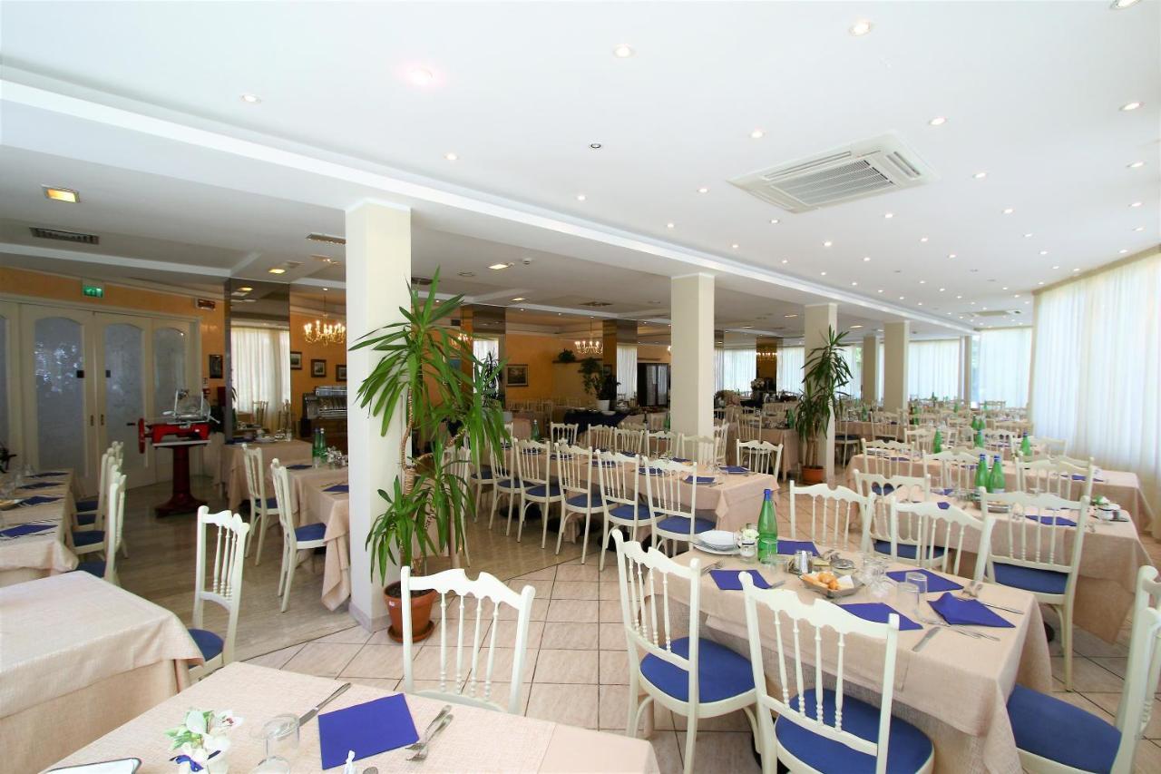 Hotel De Amicis Riccione Esterno foto